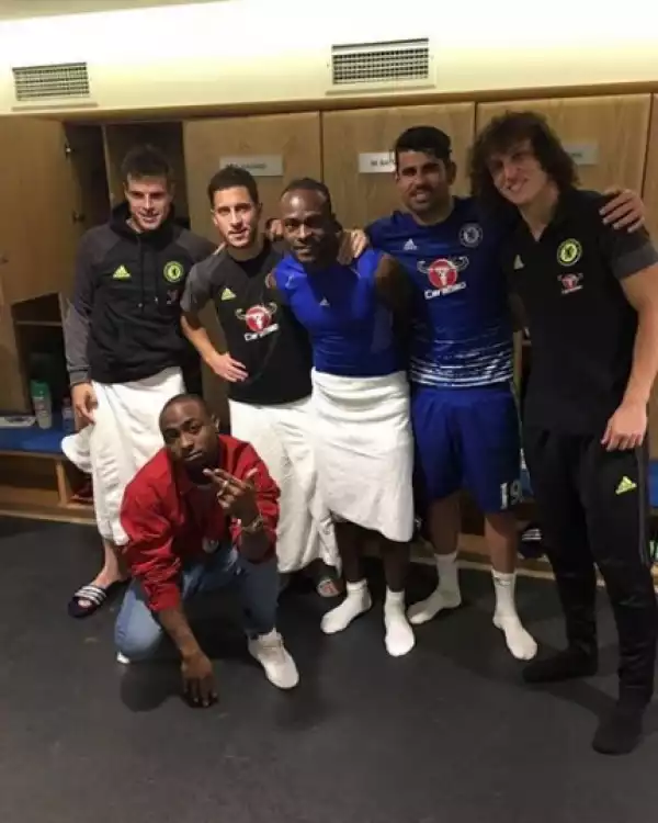 Davido Pictured With Victor Moses In Chelsea’s Locker Room To Celebrate Spurs’ Victory (Photo)